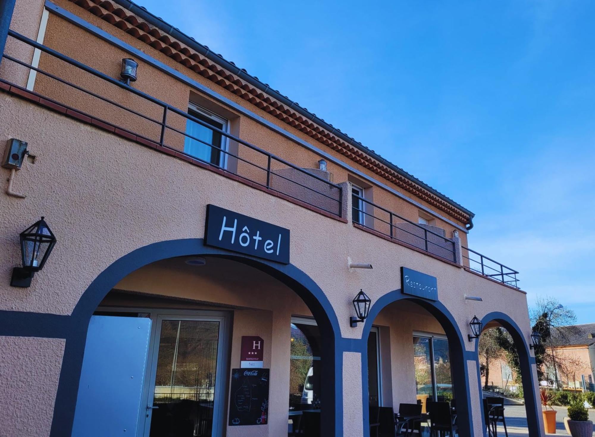 Hotel Restaurant Les Chataigniers Privas Bagian luar foto