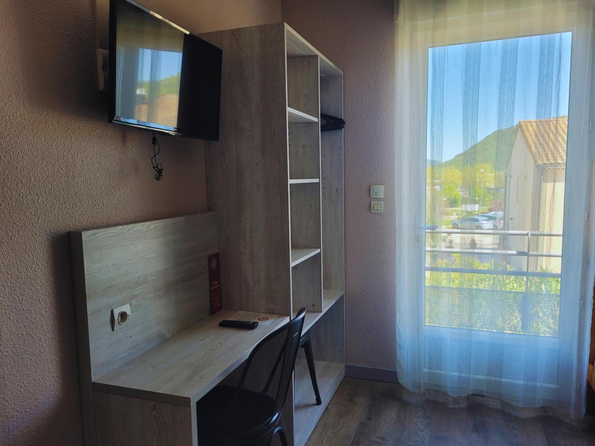 Hotel Restaurant Les Chataigniers Privas Bagian luar foto