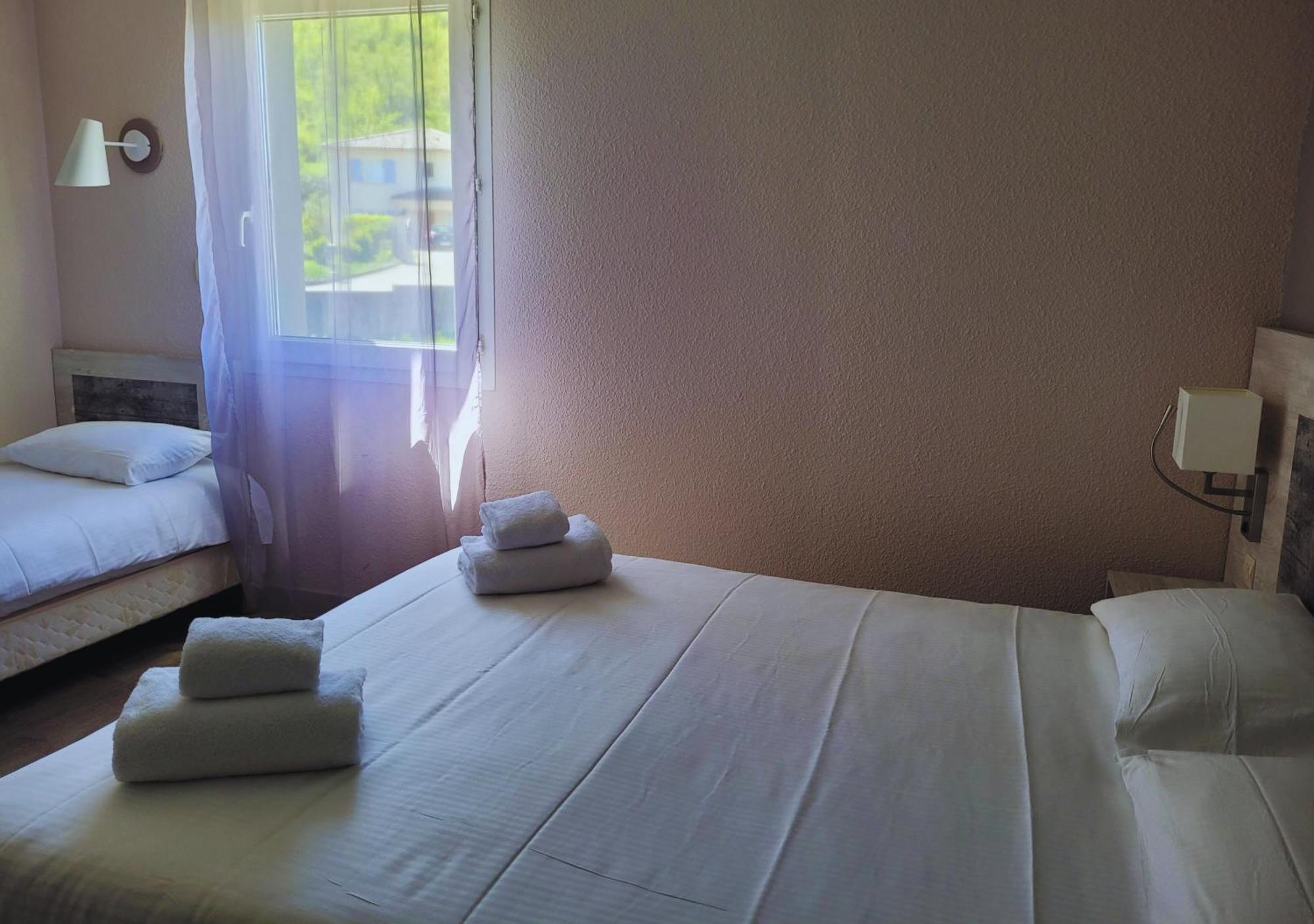 Hotel Restaurant Les Chataigniers Privas Ruang foto