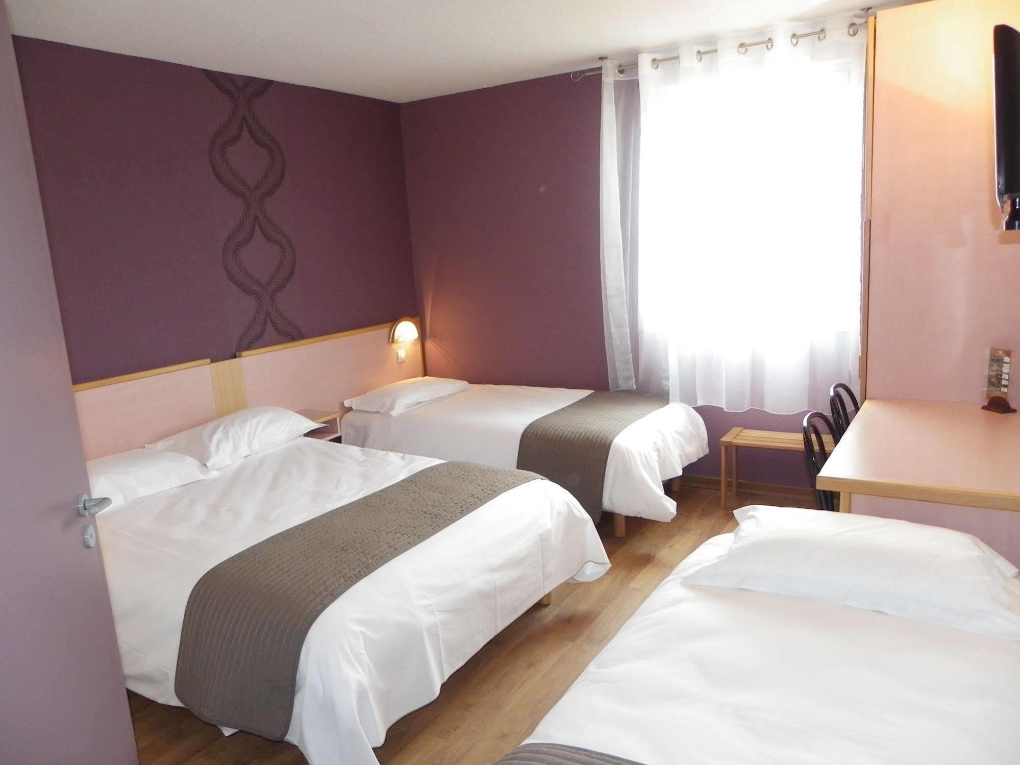 Hotel Restaurant Les Chataigniers Privas Bagian luar foto