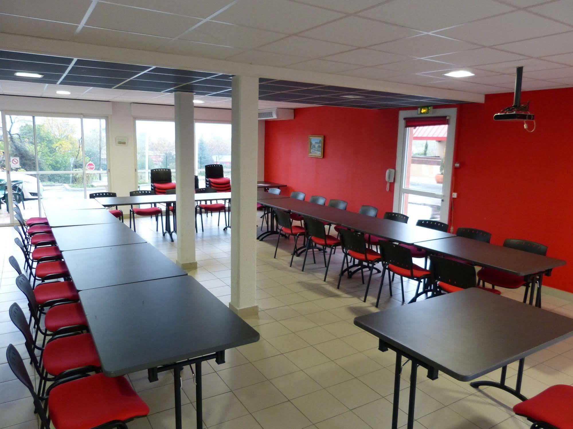 Hotel Restaurant Les Chataigniers Privas Bagian luar foto